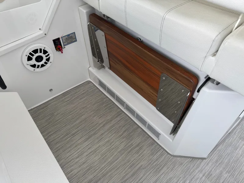 Slide: The Image of Cruisers Yachts 390 Express Cruiser 2021 - 3