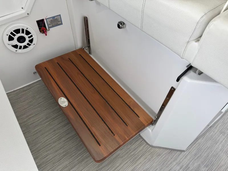 Slide: The Image of Cruisers Yachts 390 Express Cruiser 2021 - 4