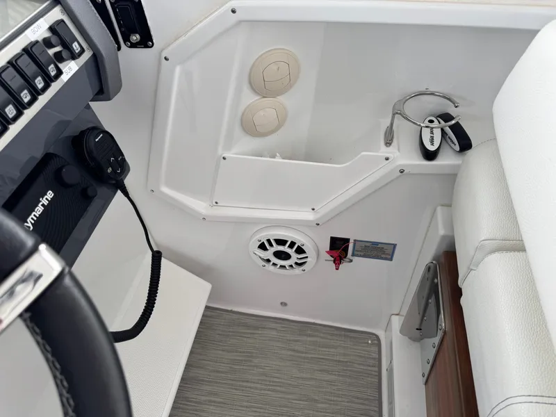 Slide: The Image of Cruisers Yachts 390 Express Cruiser 2021 - 5