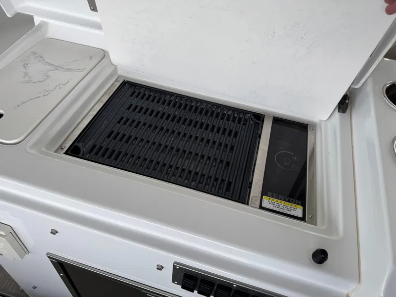 Slide: The Image of Cruisers Yachts 390 Express Cruiser 2021 - 8