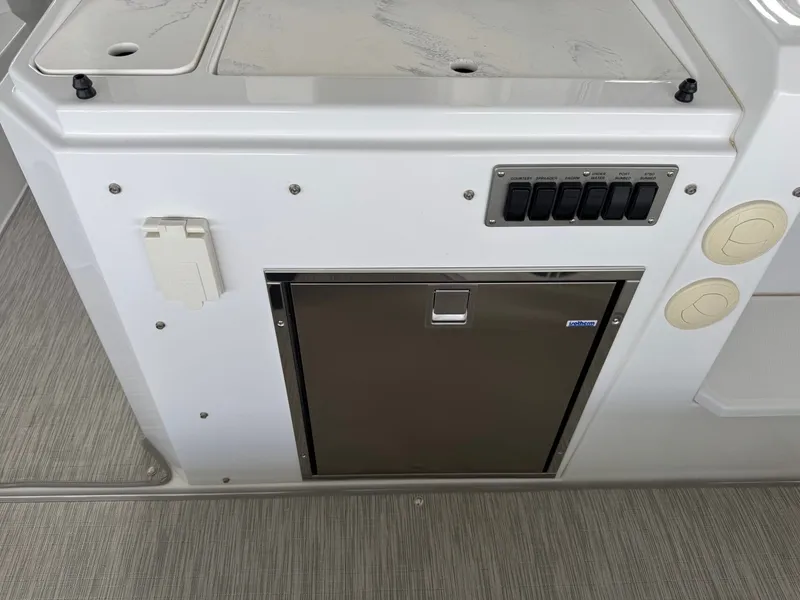 Slide: The Image of Cruisers Yachts 390 Express Cruiser 2021 - 9