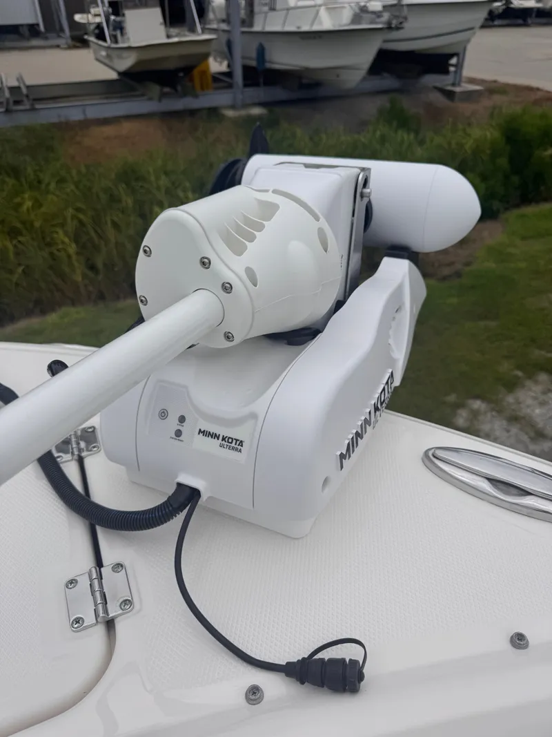 Slide: The Image of Minn Kota Ulterra on Robalo R247 Dual Console 2023 boat. - 13