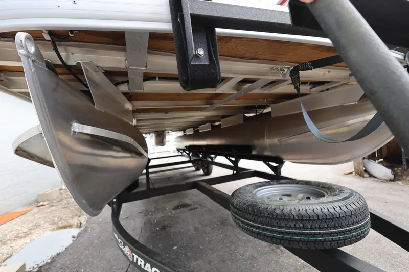 Slide: The Image of Underneath view of 2023 SUNTRACKER PB 22DLX pontoon boat on trailer. - 10