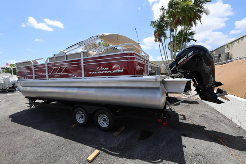 Slide: The Image of 2023 SUNTRACKER PB 22DLX pontoon boat with Mercury engine on trailer. - 4
