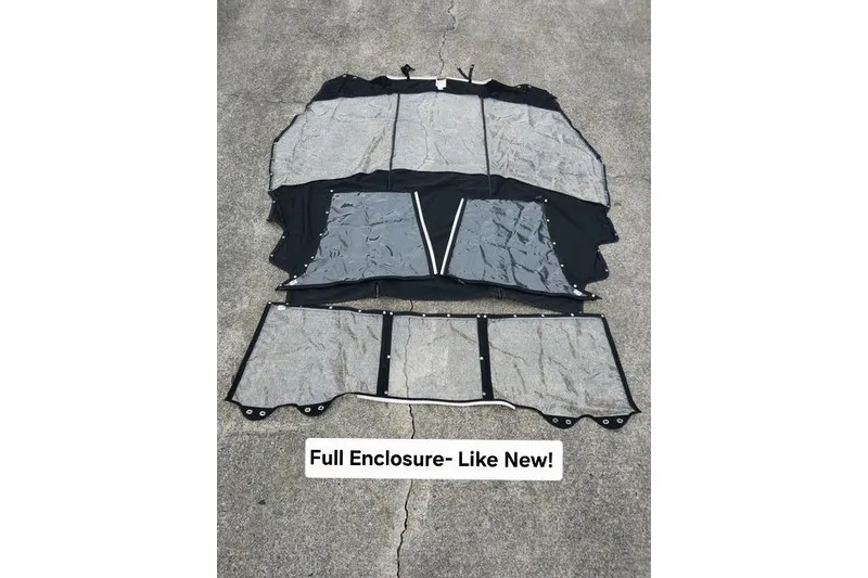 Slide: The Image of Full enclosure for 2003 Seaswirl Striper 2301 Walkaround OB, displayed on concrete. - 15