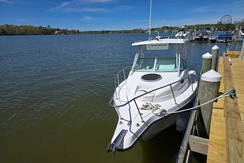 Slide: The Image of 2003 Seaswirl Striper 2301 Walkaround OB docked on a sunny day. - 30