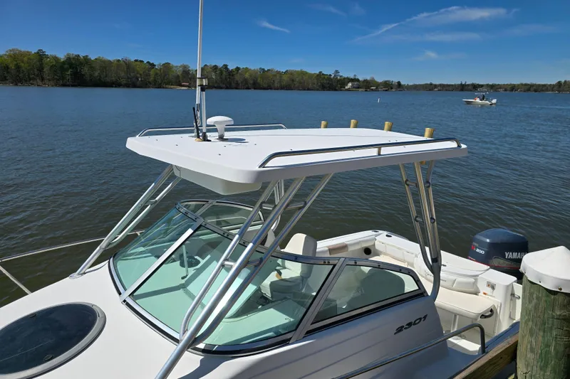 Slide: The Image of 2003 Seaswirl Striper 2301 Walkaround OB boat docked on a sunny lake. - 9