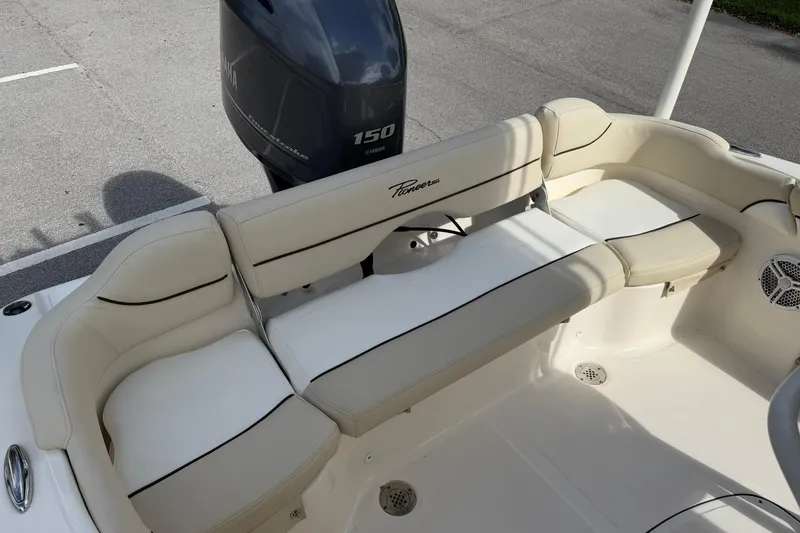 Slide: The Image of 2017 Pioneer 202 Islander boat with Yamaha 150 engine and beige seating. - 11