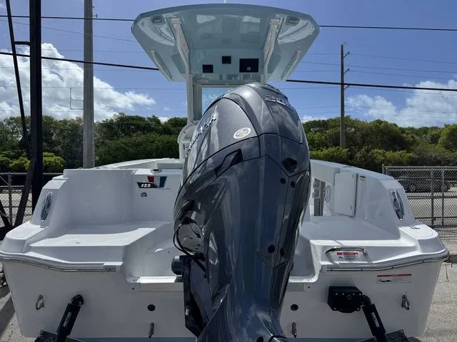 Slide: The Image of Wellcraft 223 Fisherman 2026 - 4