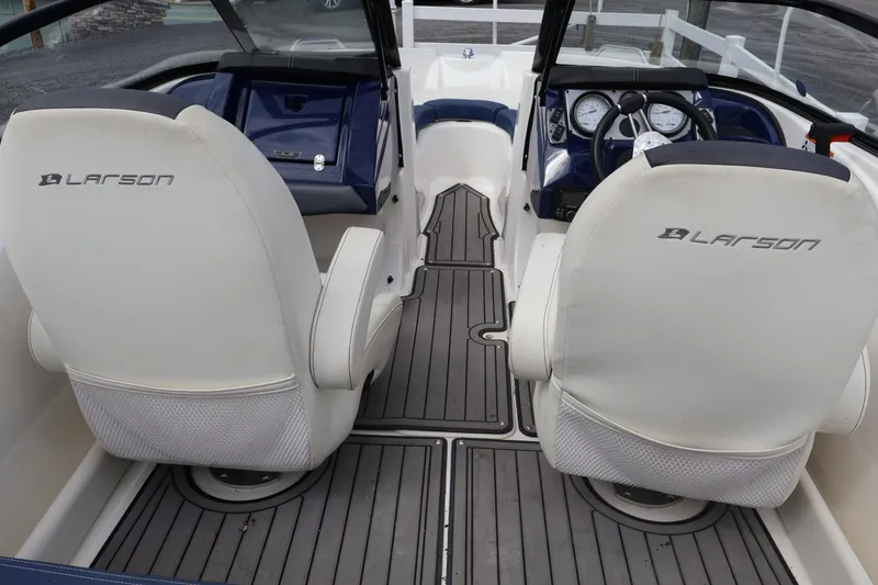 Slide: The Image of Interior of 2018 Larson LX 195 I/O boat with white seats and dashboard. - 40