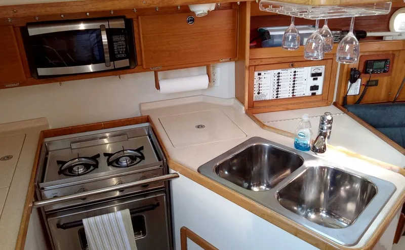 Slide: The Image of Catalina 320 2000 - 8