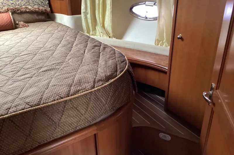 Slide: The Image of Luxurious cabin interior of 2006 Silverton 38 Sport Bridge yacht. - 29