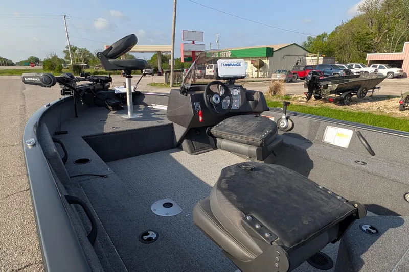 Slide: The Image of 2022 Tracker Pro Guide V-16 SC fishing boat interior with seats and control panel. - 87