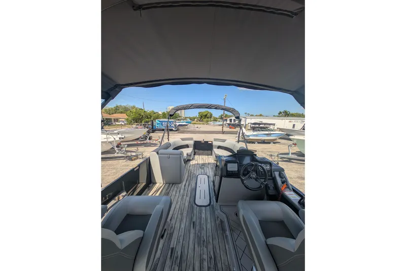 Slide: The Image of 2025 Veranda Relax VR 22 RC pontoon boat interior with seating and steering console. - 4