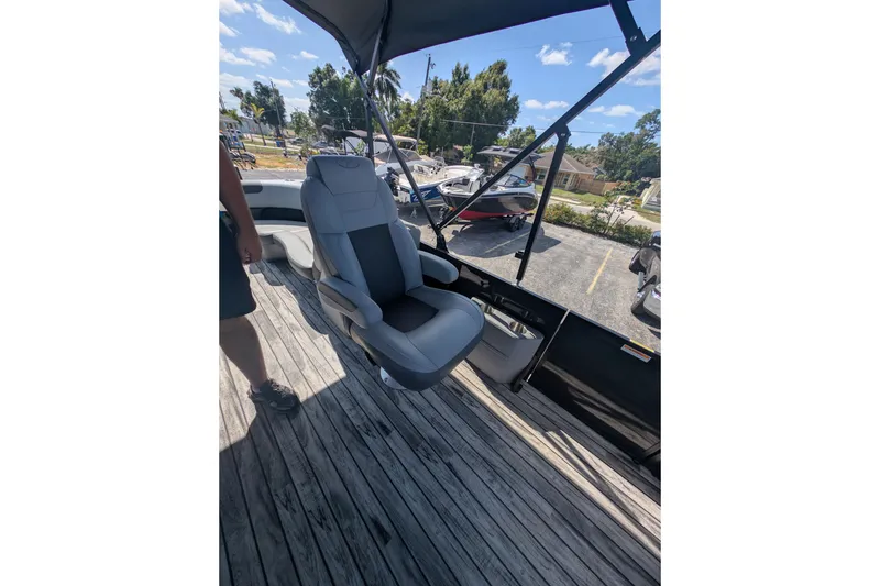 Slide: The Image of Captain's chair on Veranda Relax VR 22 RC pontoon boat, 2025 model, with wooden deck. - 5
