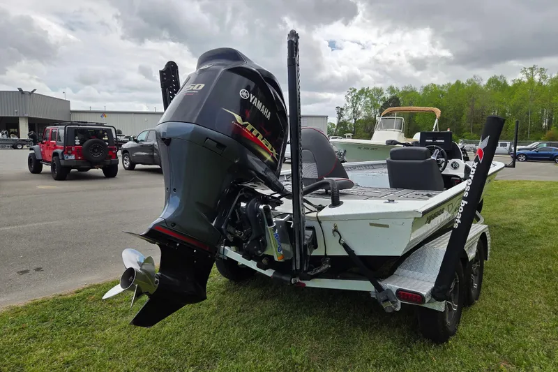 Slide: The Image of Xpress X21 Pro 2021 boat with Yamaha motor on trailer, parked outdoors. - 4