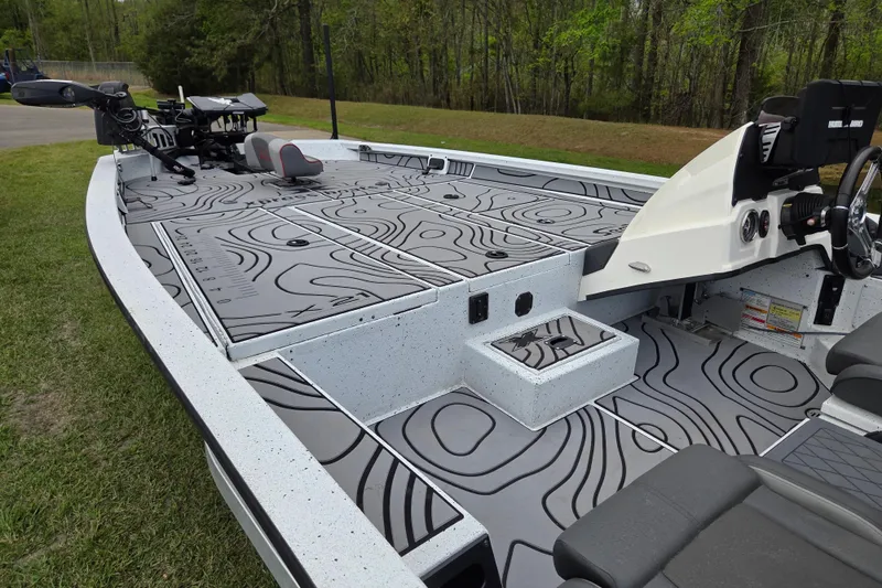 Slide: The Image of 2021 Xpress X21 Pro boat with patterned deck, steering console, and seating. - 7