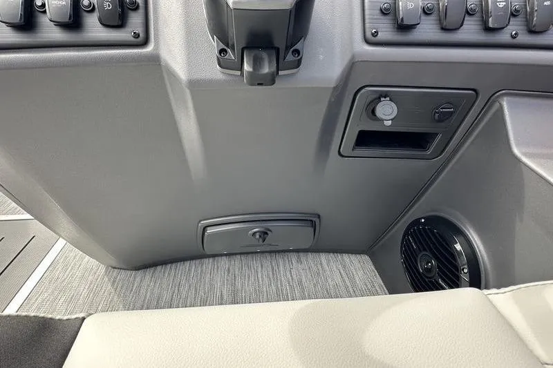 Slide: The Image of Dashboard of 2026 Bennington S Swingback 22 SSB with control panel and speaker. - 18
