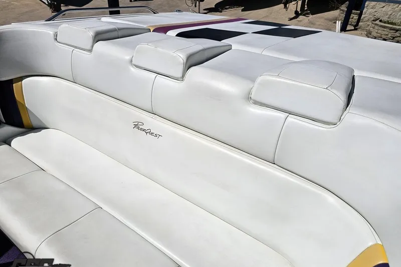 Slide: The Image of White leather seating on a 2001 Powerquest 340 Vyper boat. - 51