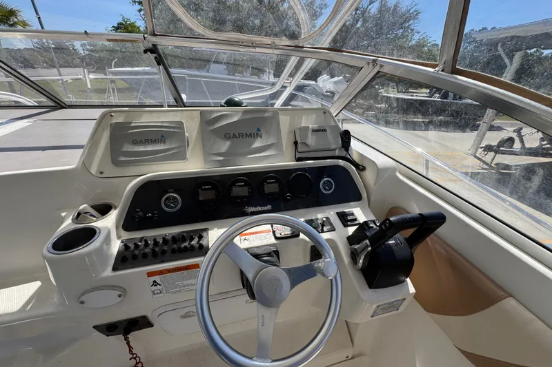 Slide: The Image of Helm of 2004 Wellcraft 290 Coastal boat with Garmin navigation systems. - 20