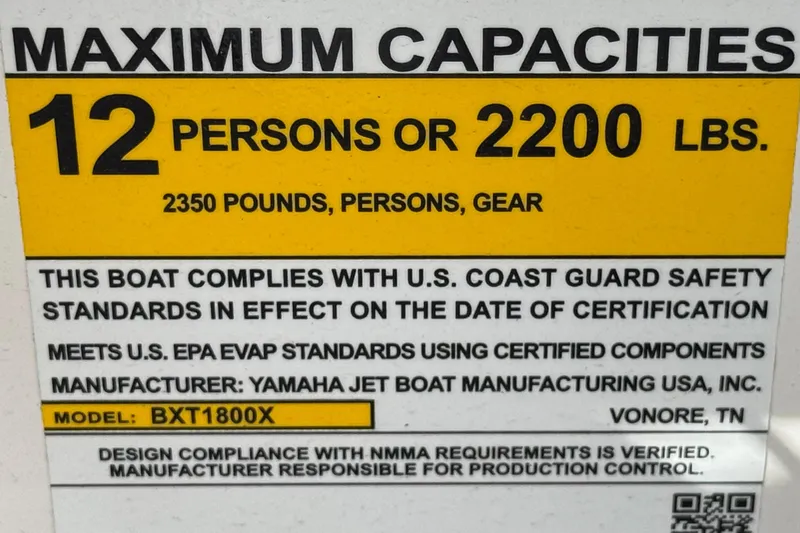 Slide: The Image of 2024 Yamaha Boats 252XE capacity label: 12 persons or 2200 lbs, meets safety standards. - 46