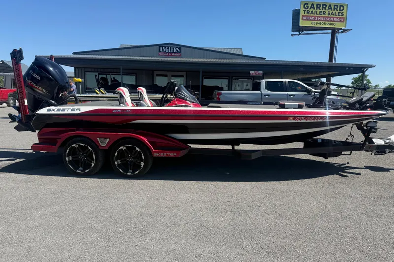 The Image of 2020 Skeeter FXR20 Limited boat on trailer, parked outside dealership. - 1