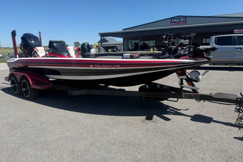 Slide: The Image of 2020 Skeeter FXR20 Limited boat on trailer at Anglers Outpost & Marine. - 4