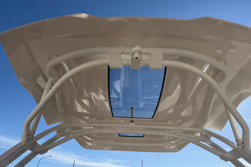 Slide: The Image of 2024 Yamaha Boats 275SD hardtop with skylight against clear blue sky. - 40