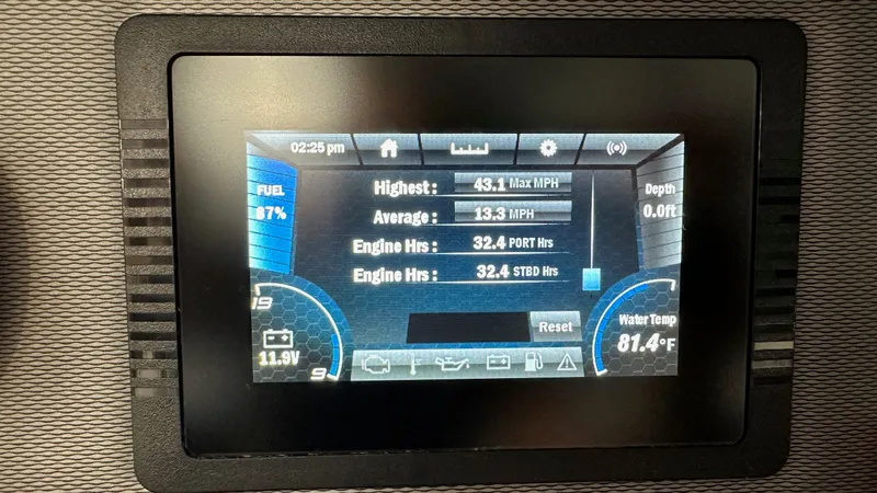 Slide: The Image of Yamaha AR210 2019 display showing speed and engine data. - 40