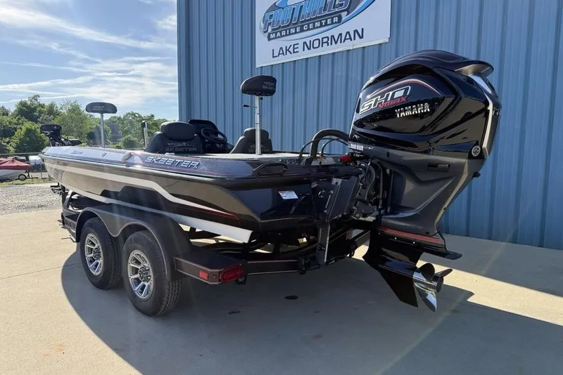 Slide: The Image of 2026 Skeeter ZX200 boat with Yamaha engine at Foothills Marine Center, Lake Norman. - 9