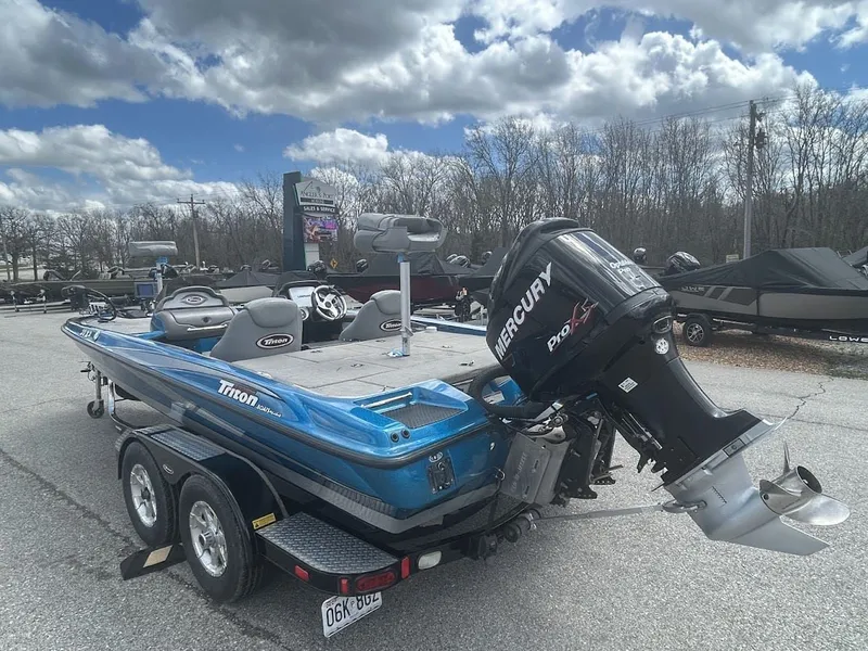 Slide: The Image of Triton 20 X2 2008 - 3