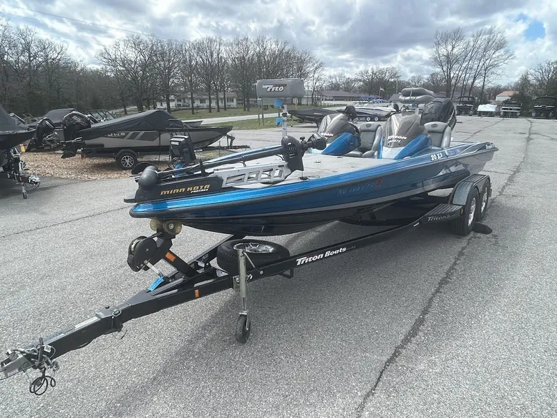 Slide: The Image of Triton 20 X2 2008 - 4