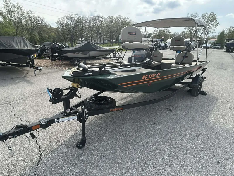 Slide: The Image of Tracker Bass Tracker Classic Limited 2025 - 14