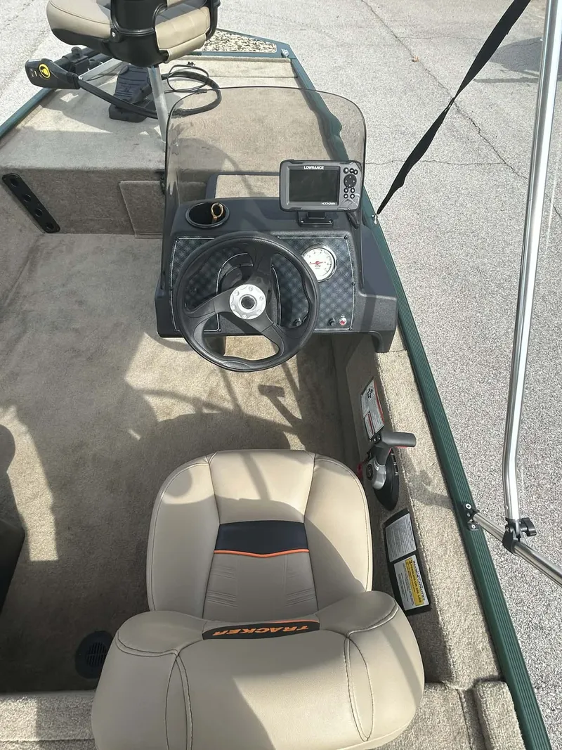 Slide: The Image of Tracker Bass Tracker Classic Limited 2025 - 3