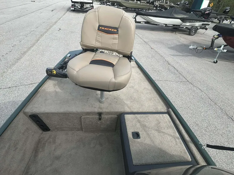 Slide: The Image of Tracker Bass Tracker Classic Limited 2025 - 4