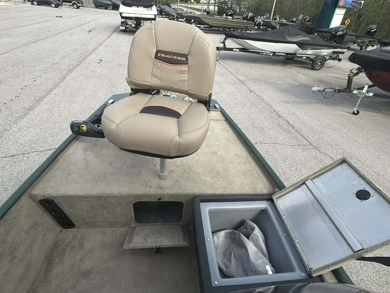 Slide: The Image of Tracker Bass Tracker Classic Limited 2025 - 6