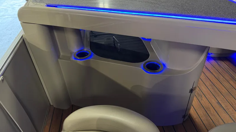 Slide: The Image of Avalon 2585 Catalina ENT 2018 - 39