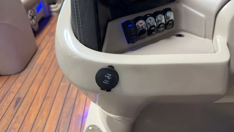 Slide: The Image of Avalon 2585 Catalina ENT 2018 - 59