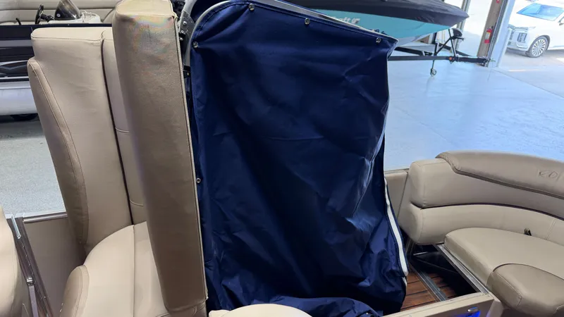 Slide: The Image of Avalon 2585 Catalina ENT 2018 - 65