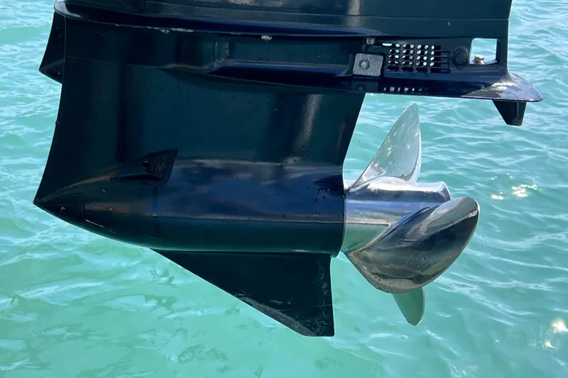 Slide: The Image of Outboard motor propeller of 2005 Hydra-Sports Vector 3300 VX in clear water. - 27