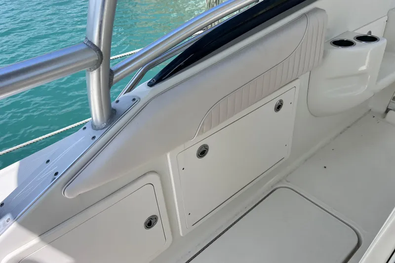 Slide: The Image of 2005 Hydra-Sports Vector 3300 VX boat interior with storage compartments and cup holders. - 39