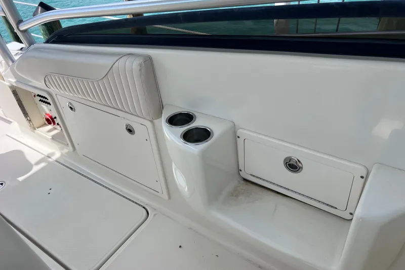 Slide: The Image of 2005 Hydra-Sports Vector 3300 VX boat interior with storage compartments and cup holders. - 41