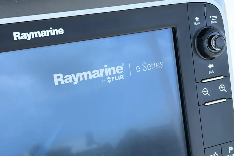 Slide: The Image of Raymarine e Series display on 2005 Hydra-Sports Vector 3300 VX boat. - 43