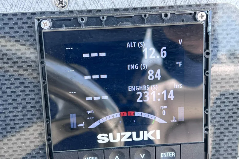 Slide: The Image of Suzuki engine display on 2005 Hydra-Sports Vector 3300 VX boat dashboard. - 46