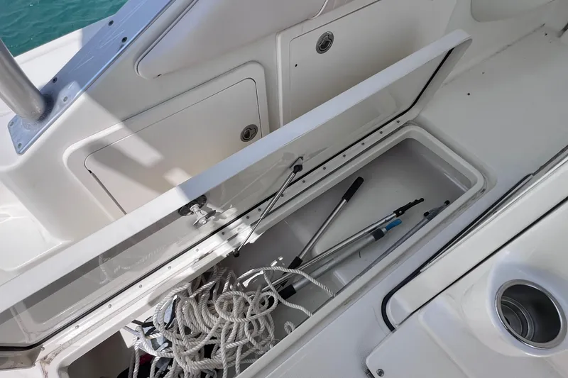 Slide: The Image of Storage compartment on a 2005 Hydra-Sports Vector 3300 VX boat with ropes and tools. - 50
