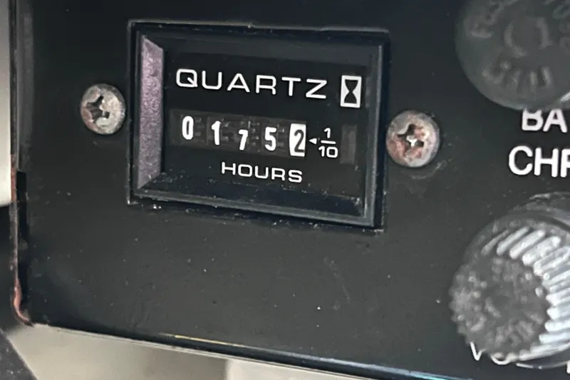 Slide: The Image of Hour meter reading 1752.1 hours on 2005 Hydra-Sports Vector 3300 VX. - 57