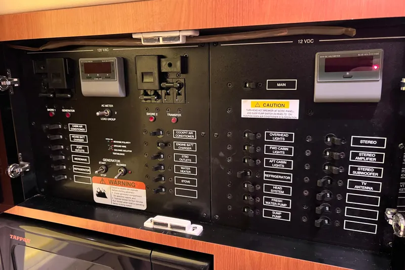 Slide: The Image of Electrical control panel of a 2005 Hydra-Sports Vector 3300 VX boat. - 82