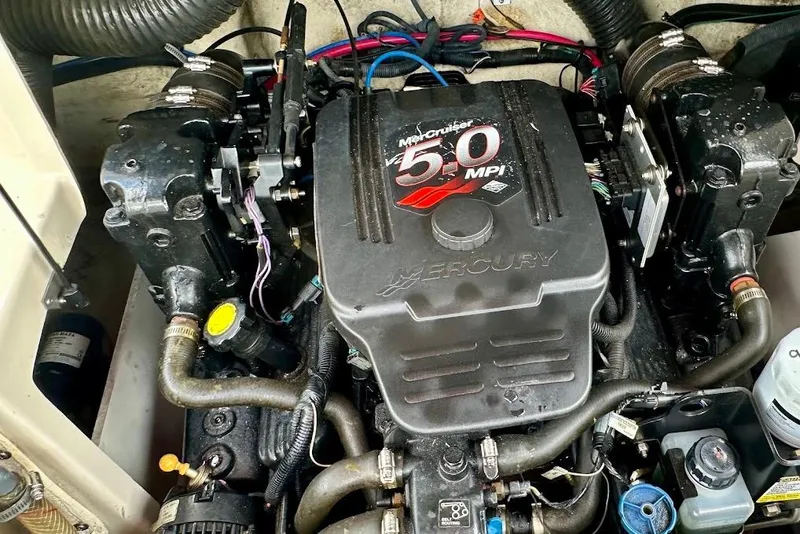 Slide: The Image of MerCruiser 5.0 MPI engine in 2004 Sea Ray 200 Sundeck boat. - 8