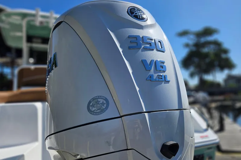 Slide: The Image of Yamaha 350 V6 4.6L outboard engine on 2026 Sea Hunt Ultra 255 SE boat. - 3