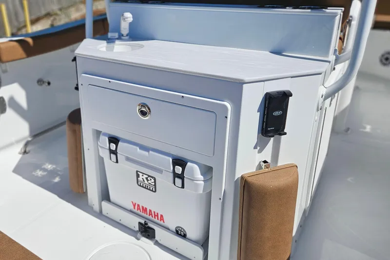 Slide: The Image of 2026 Sea Hunt Ultra 255 SE boat interior with K2 cooler and Yamaha branding. - 30